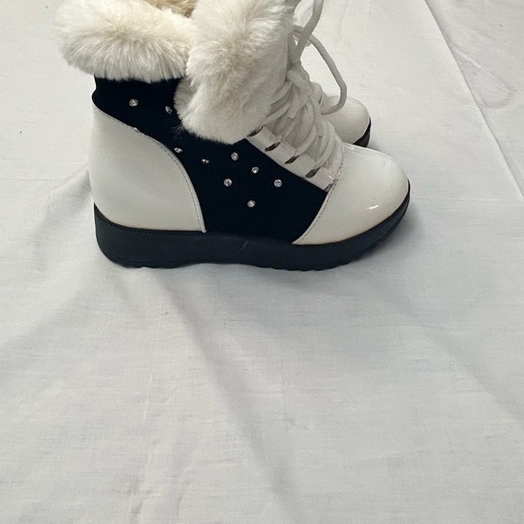 NO NAME BRAND - Picture 6 of 11